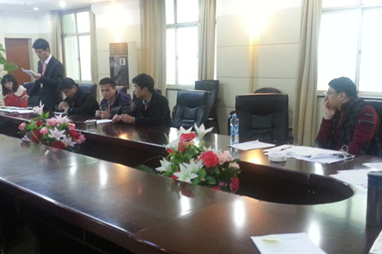 雛鷹長成，展翅高飛——2013屆頂崗大學(xué)生分崗考評(píng)會(huì)在樟樹舉行